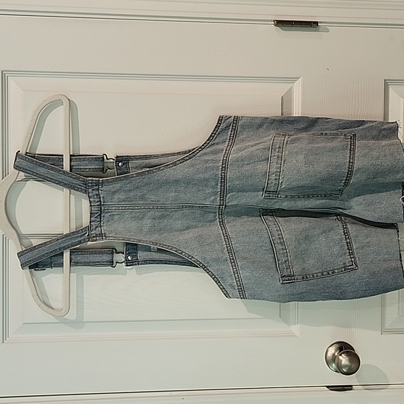NWT Universal Thread Shortalls Overalls Size 4 Light Wash - Picture 8 of 8